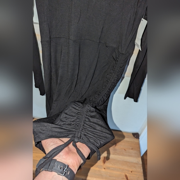 Tobi black long sleeve rise ruched sz M - Picture 6 of 8